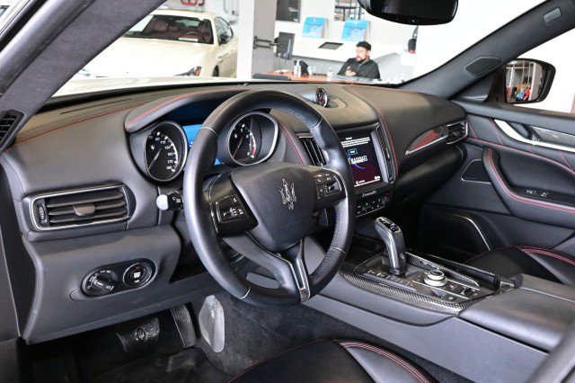 Used 2019 Maserati Levante GranLusso AWD/4WD image 18