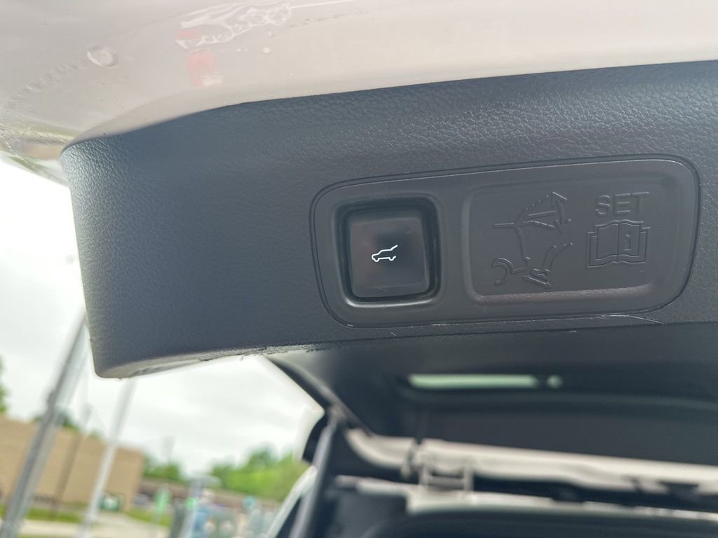 Used 2018 Ford Expedition Max XLT w/ Equipment Group 202A AWD/4WD image 14