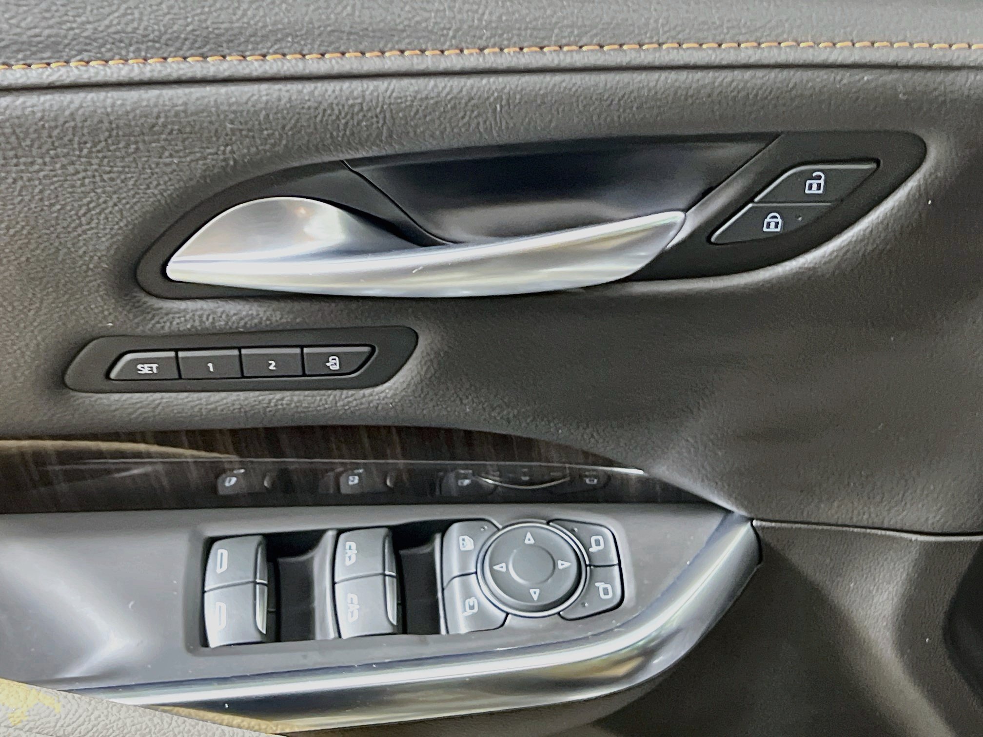 Used 2024 Cadillac XT4 Premium Luxury w/ Technology Package FWD image 17