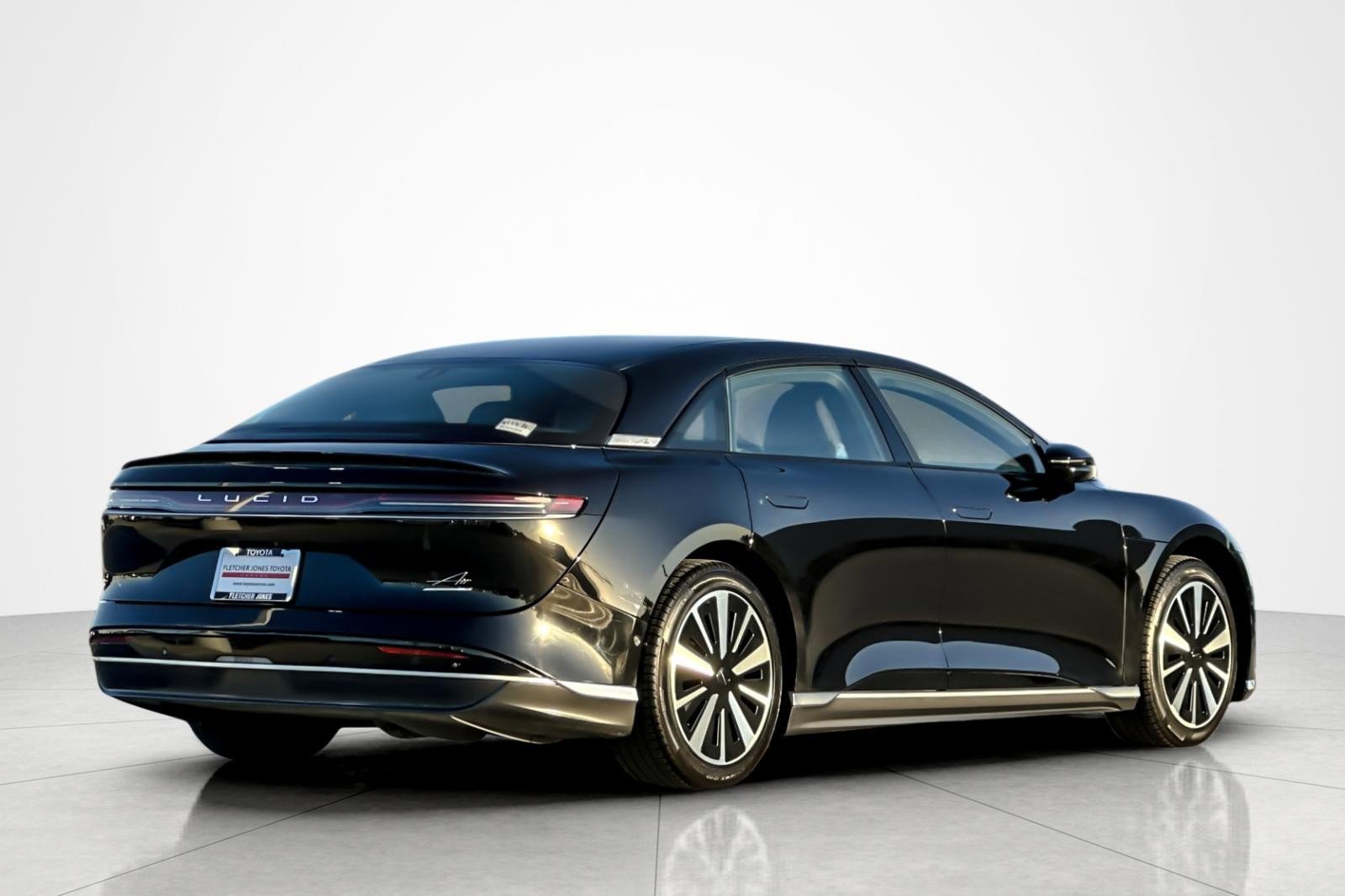 Used 2024 Lucid Air Touring image 5