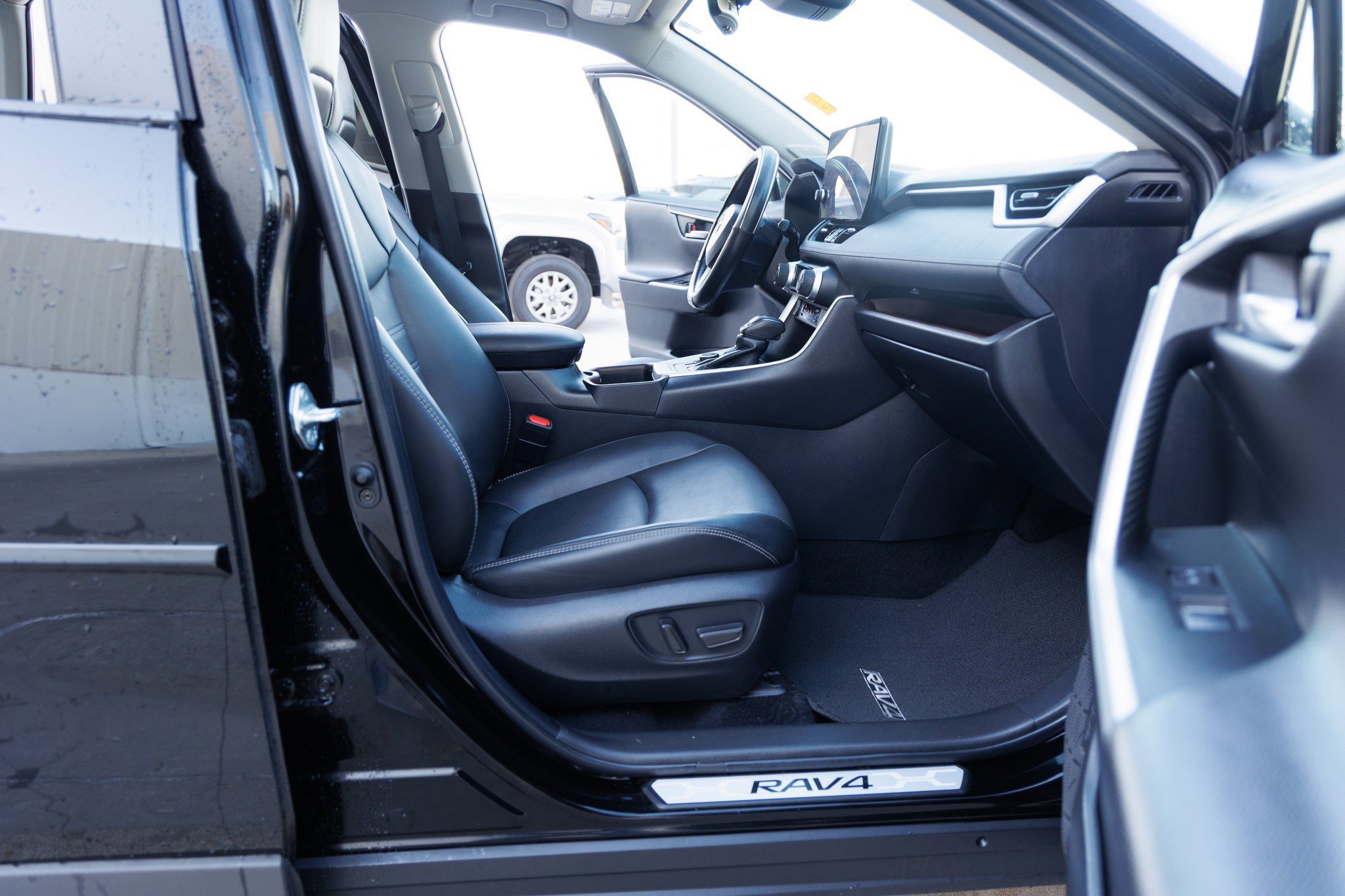 Used 2024 Toyota RAV4 Limited image 36