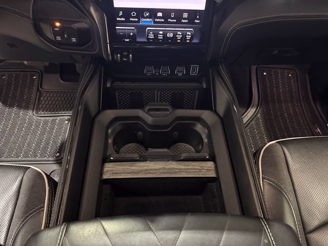 Used 2025 RAM 2500 Limited AWD/4WD image 16