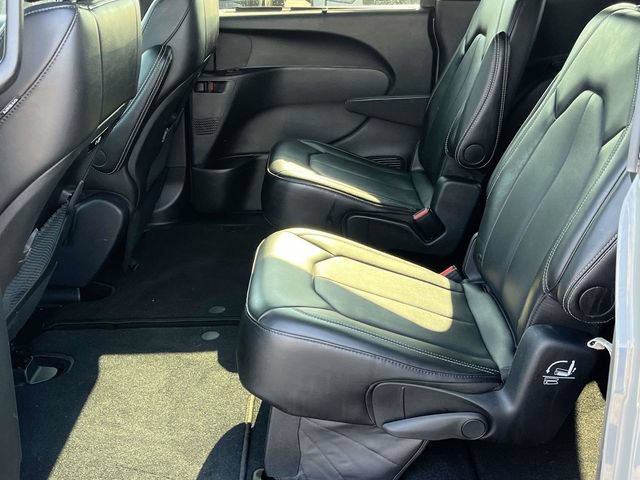Used 2025 Chrysler Pacifica Select FWD image 15