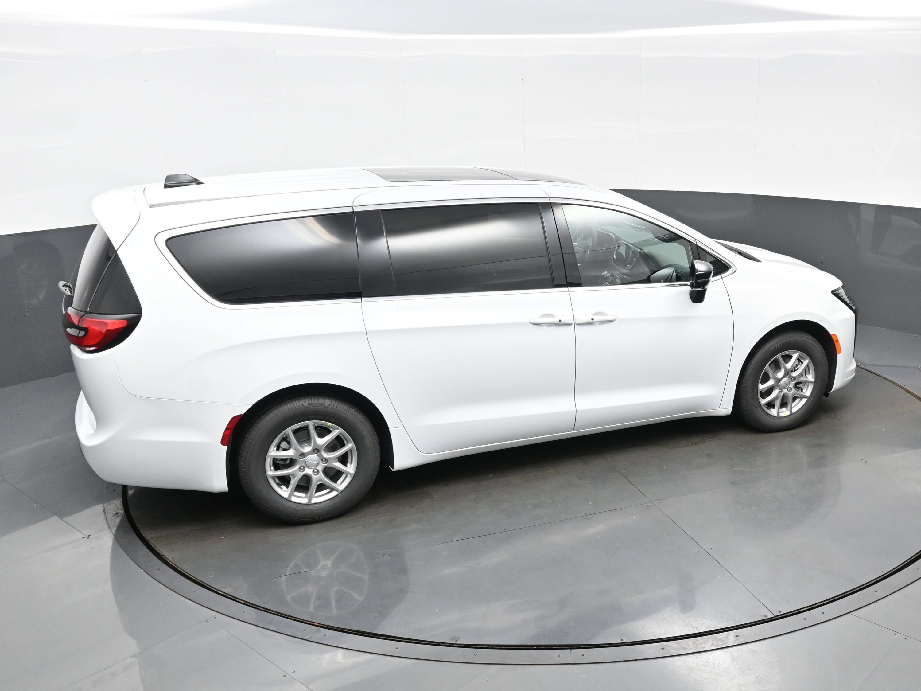 New 2027 Chrysler Pacifica Select FWD image 26