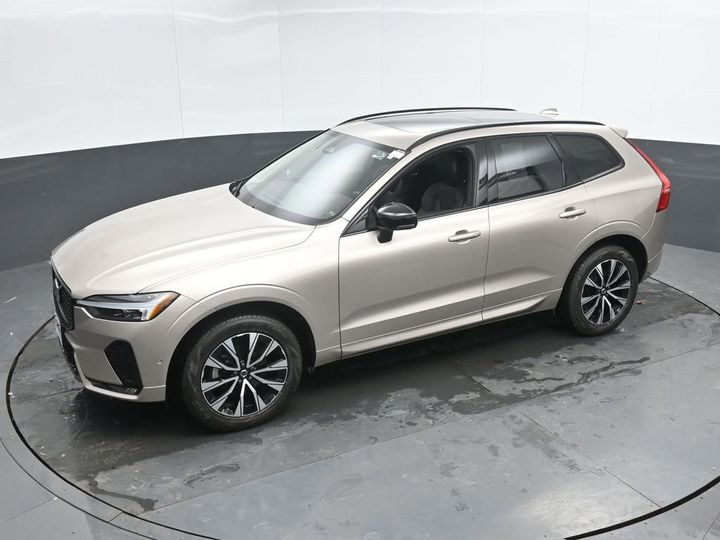 Used 2025 Volvo XC60 B5 Plus image 40