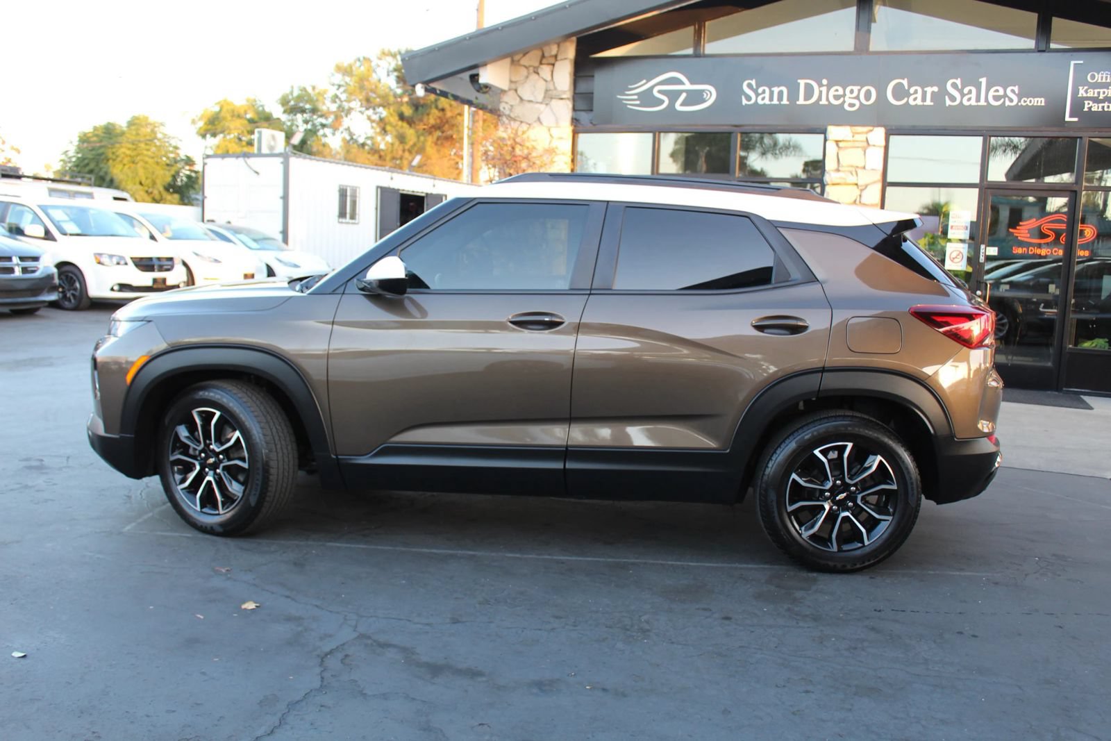 Used 2022 Chevrolet TrailBlazer ACTIV w/ Sun and Liftgate Package FWD image 2