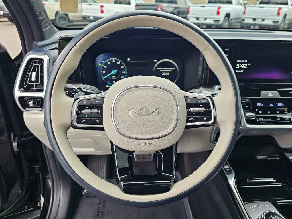 Certified 2023 Kia Sorento SX Prestige AWD/4WD image 12