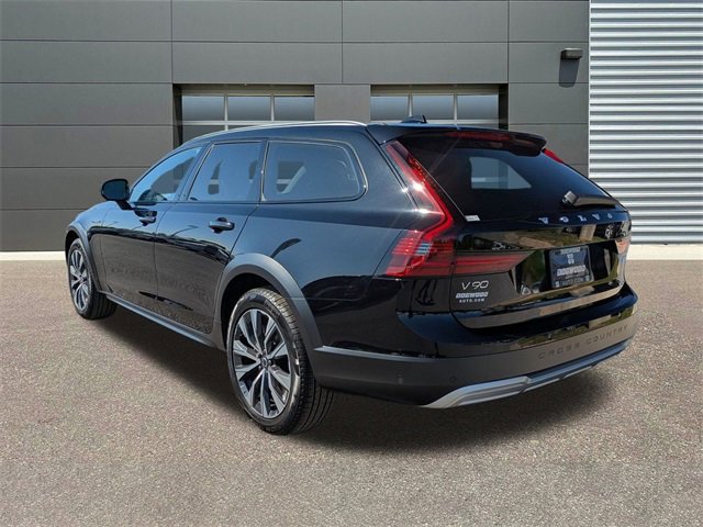 New 2025 Volvo V90 B6 Cross Country Plus w/ Climate Package image 3
