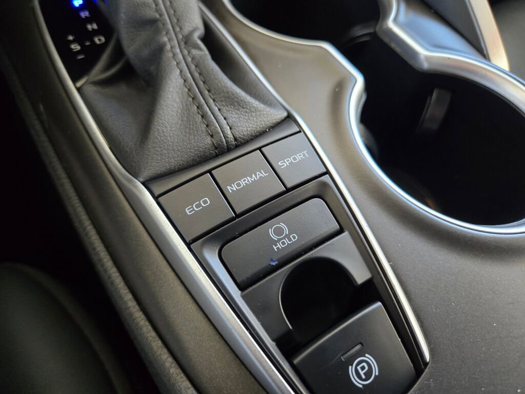 Used 2024 Toyota Camry XLE w/ Cold Weather Package FWD image 18