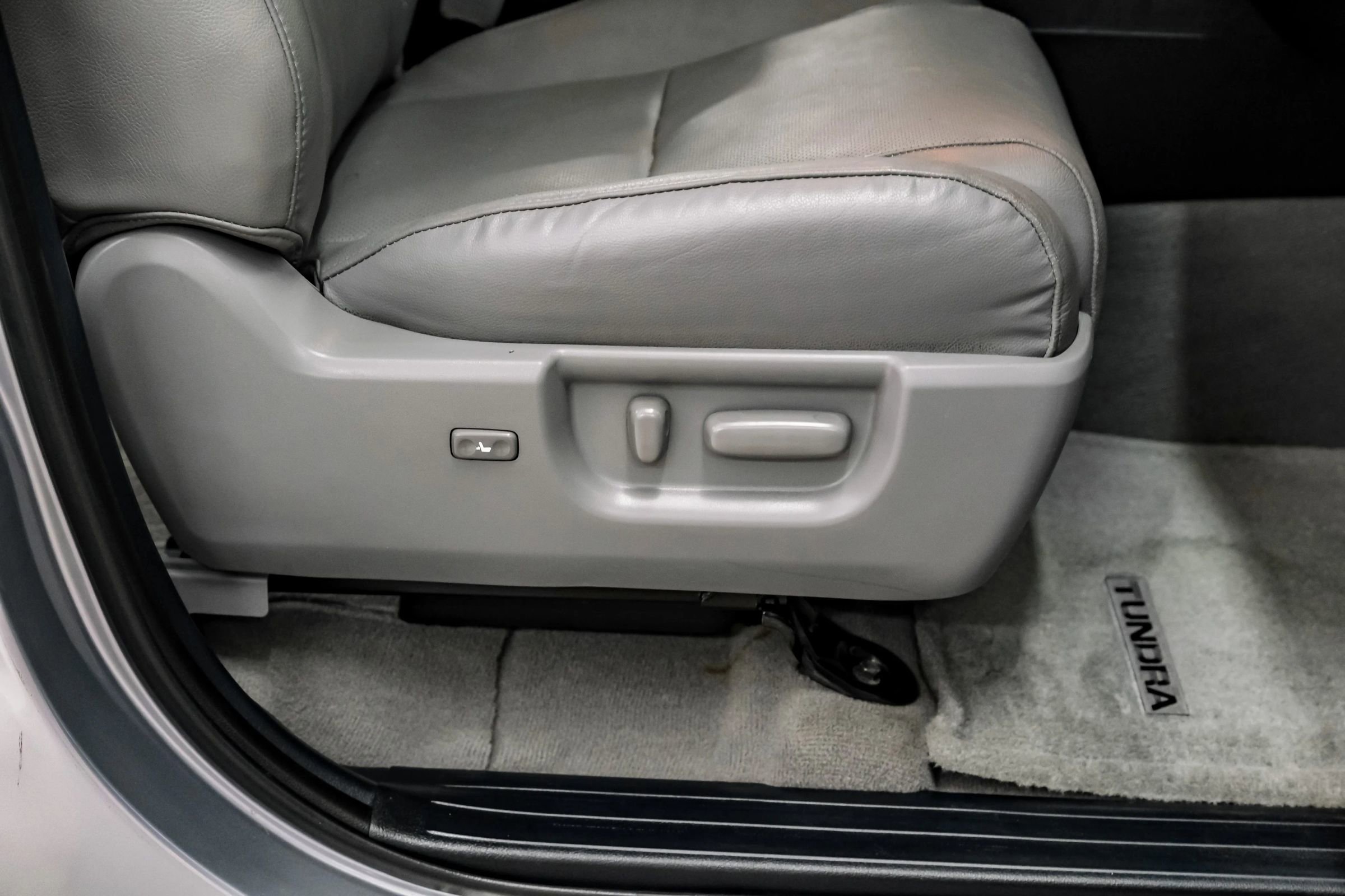 Used 2010 Toyota Tundra Limited AWD/4WD image 37