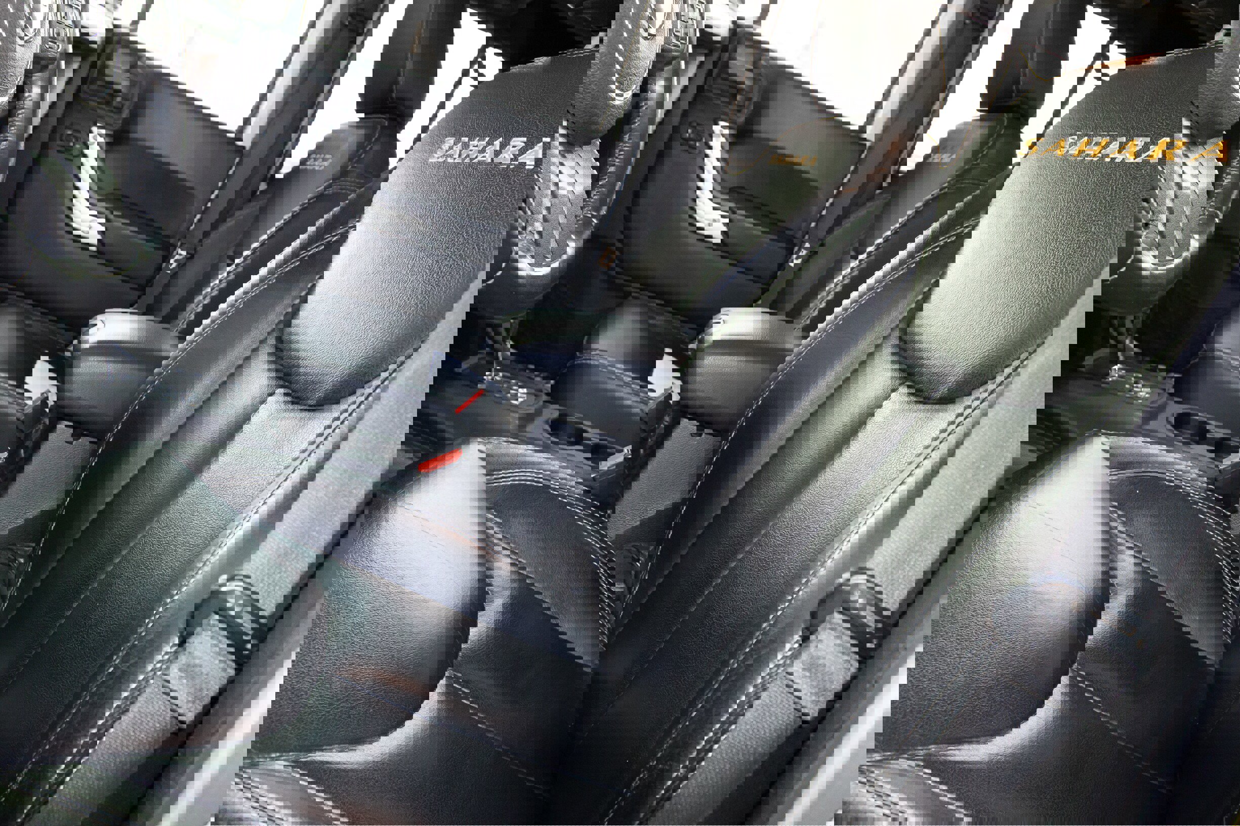 Used 2014 Jeep Wrangler Unlimited Sahara w/ Connectivity Group image 10