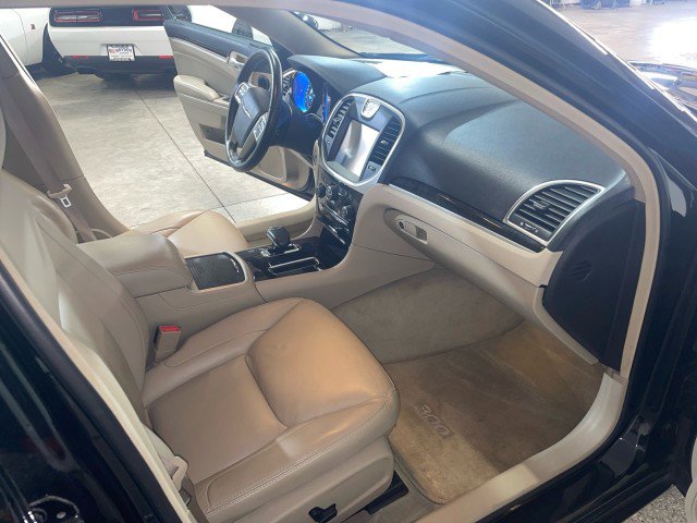 Used 2013 Chrysler 300 w/ Driver Convenience Group image 14