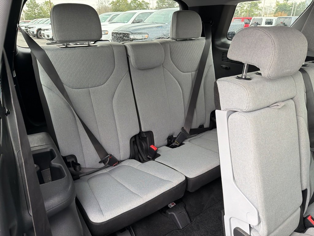 Used 2023 Hyundai Palisade SE image 17