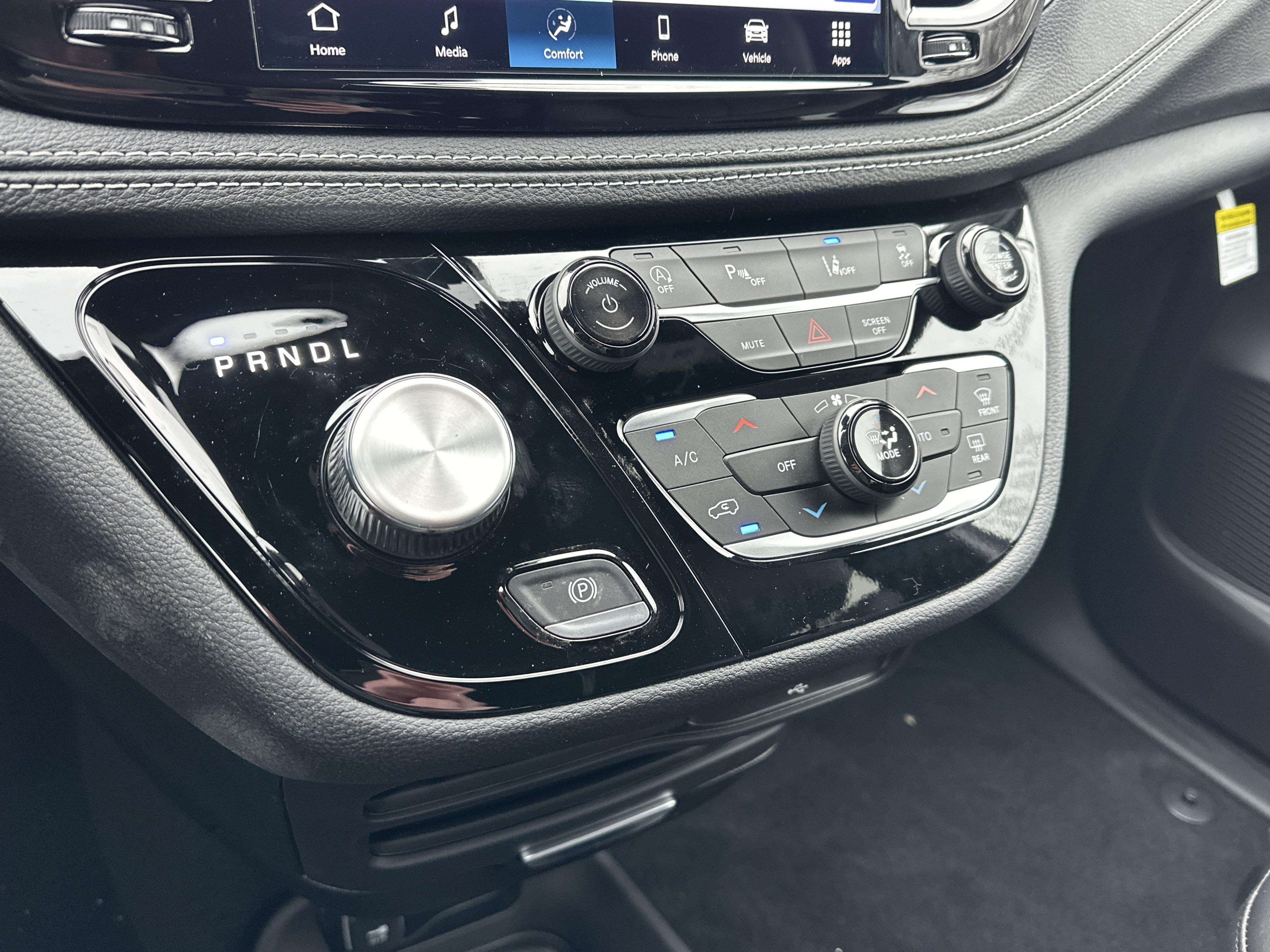 New 2026 Chrysler Pacifica Select image 6