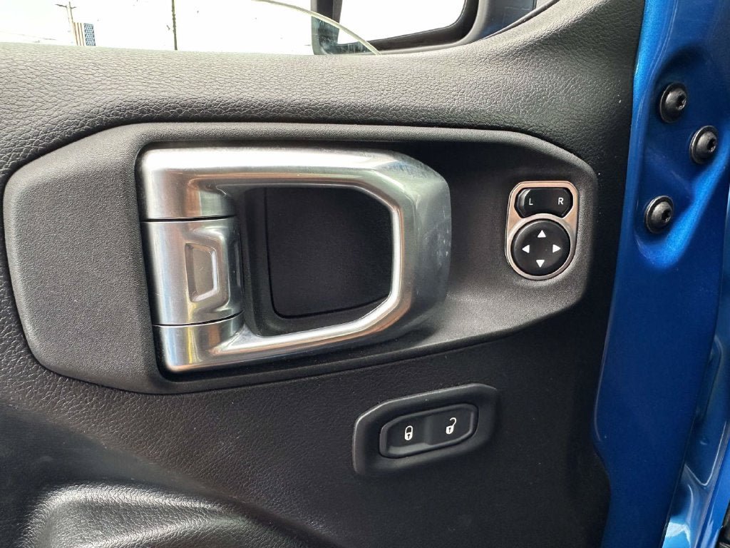 Used 2024 Jeep Wrangler Unlimited w/ Convenience Group AWD/4WD image 32
