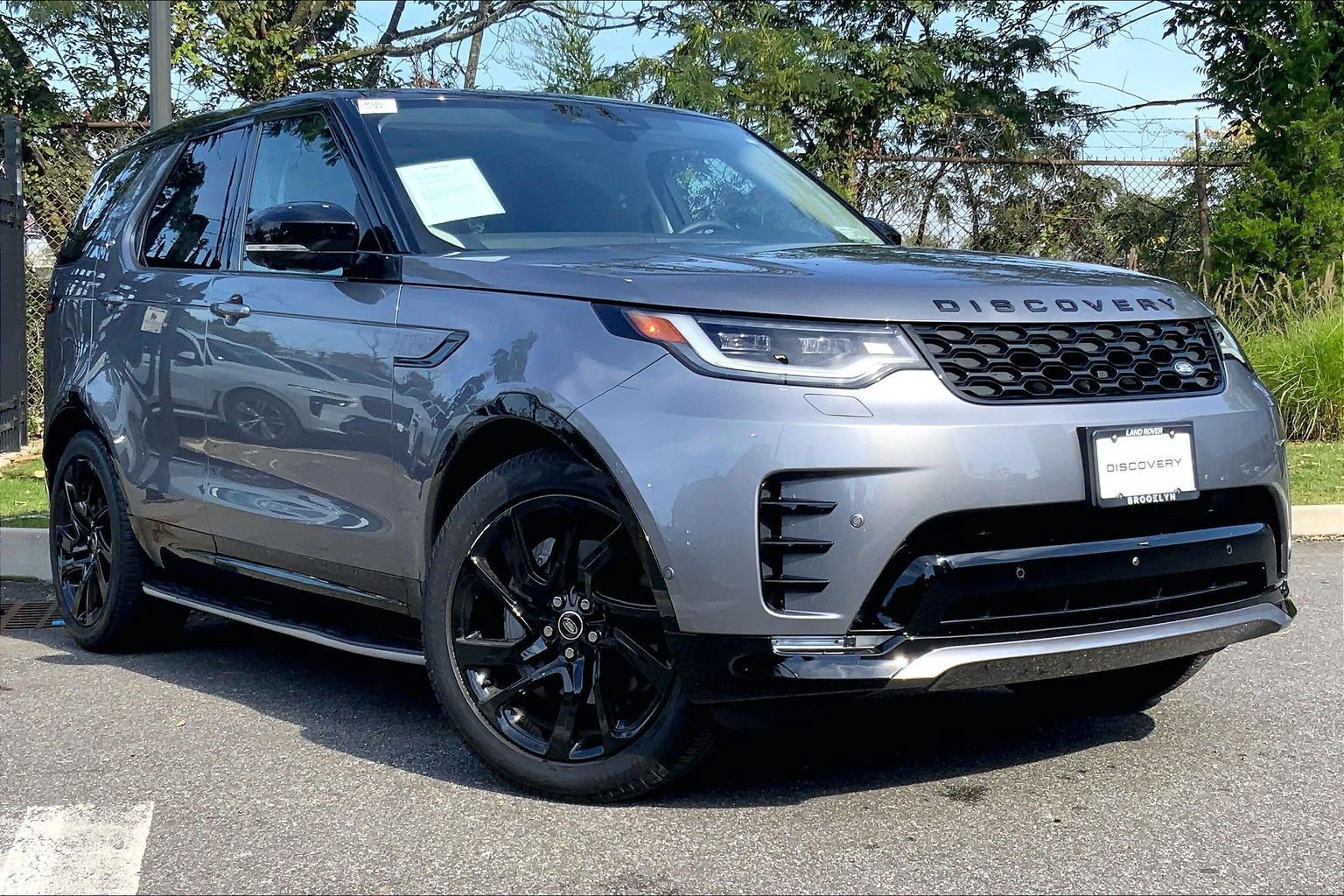 Used 2025 Land Rover Discovery Dynamic SE AWD/4WD image 7