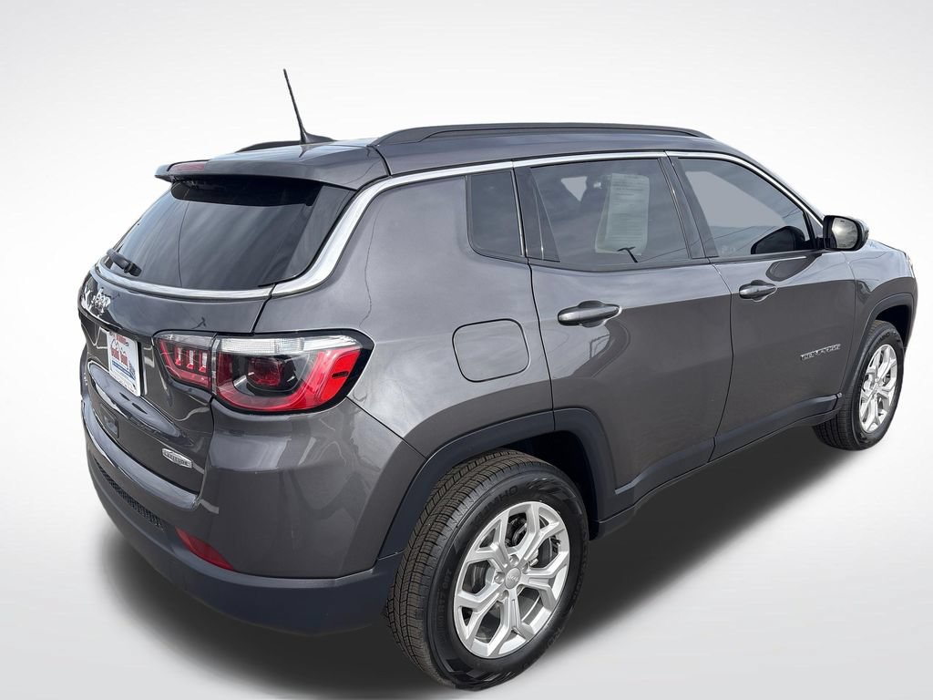 Used 2024 Jeep Compass Latitude AWD/4WD image 5