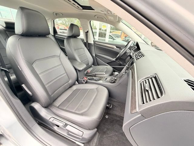Used 2018 Volkswagen Passat 2.0T SE w/ SE Lighting Package FWD image 12