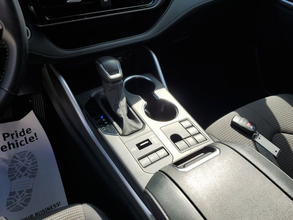 Used 2024 Toyota Highlander LE image 23