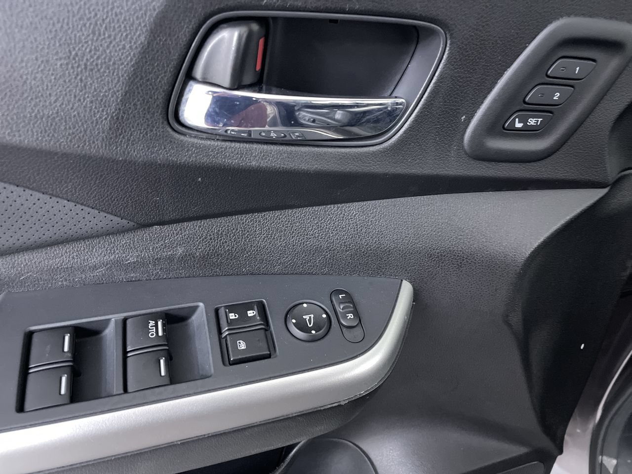 Used 2015 Honda CR-V Touring image 11