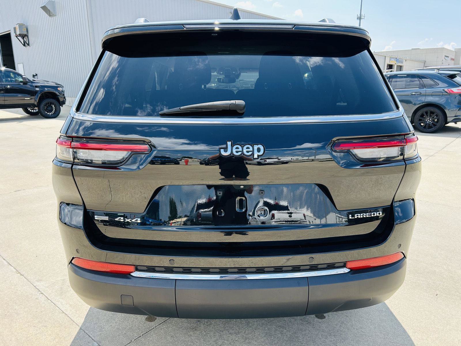 Used 2022 Jeep Grand Cherokee L Laredo w/ Luxury Tech Group I AWD/4WD image 39