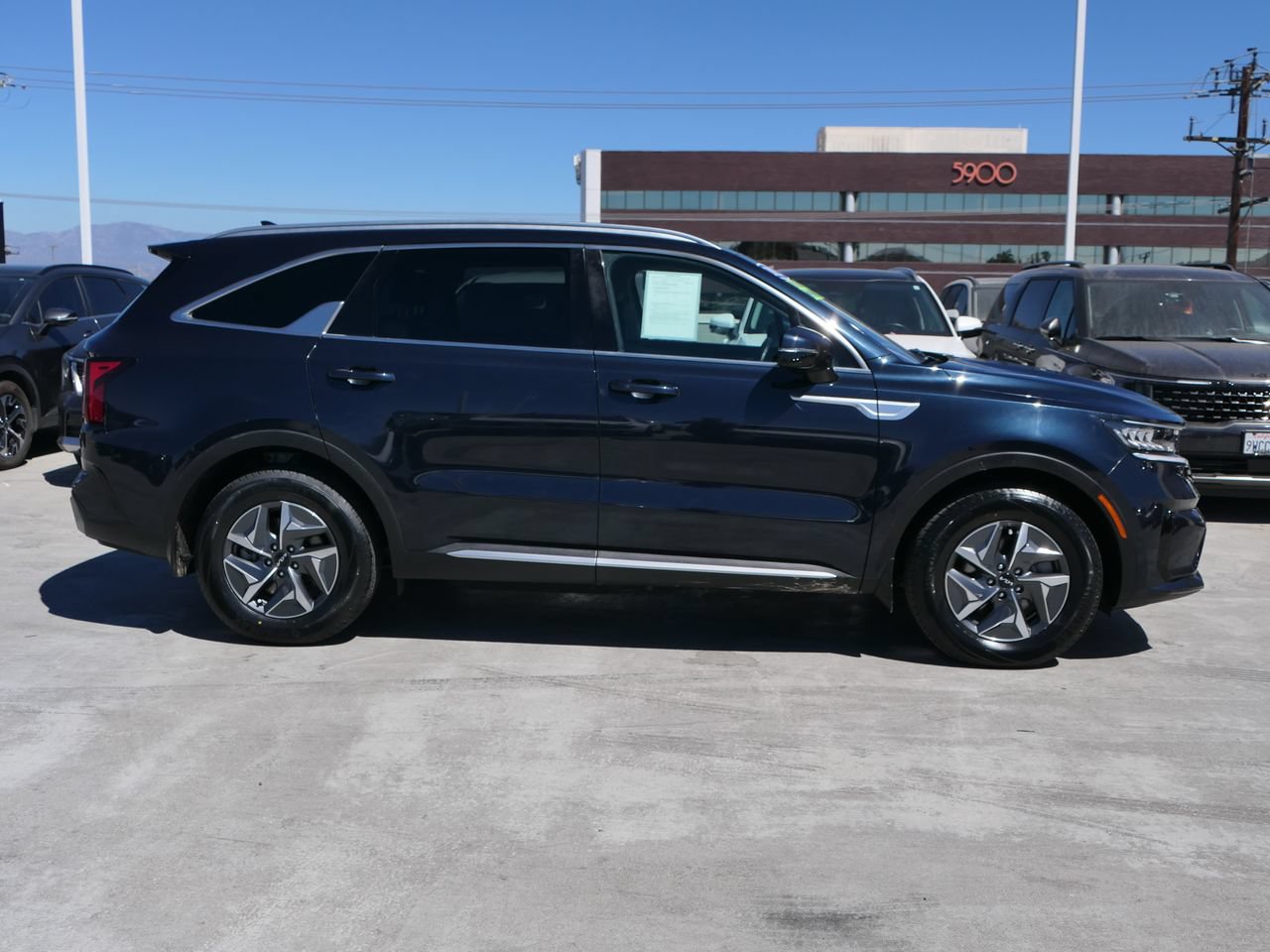 Used 2023 Kia Sorento EX FWD image 2