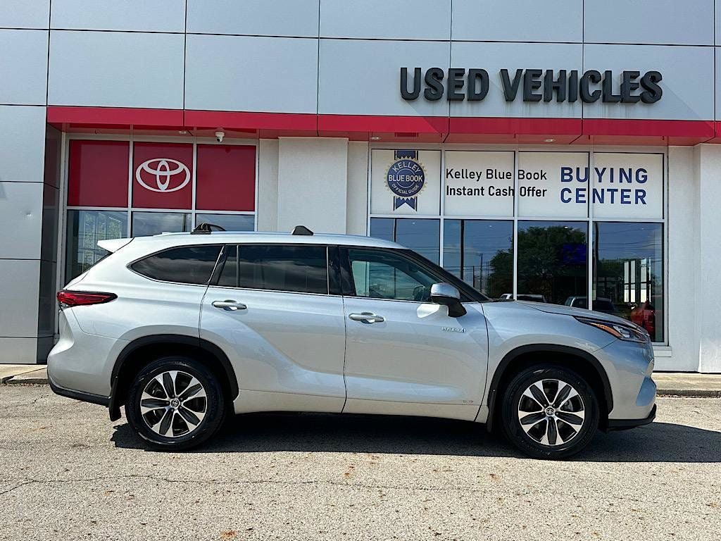 Certified 2020 Toyota Highlander XLE AWD/4WD image 6