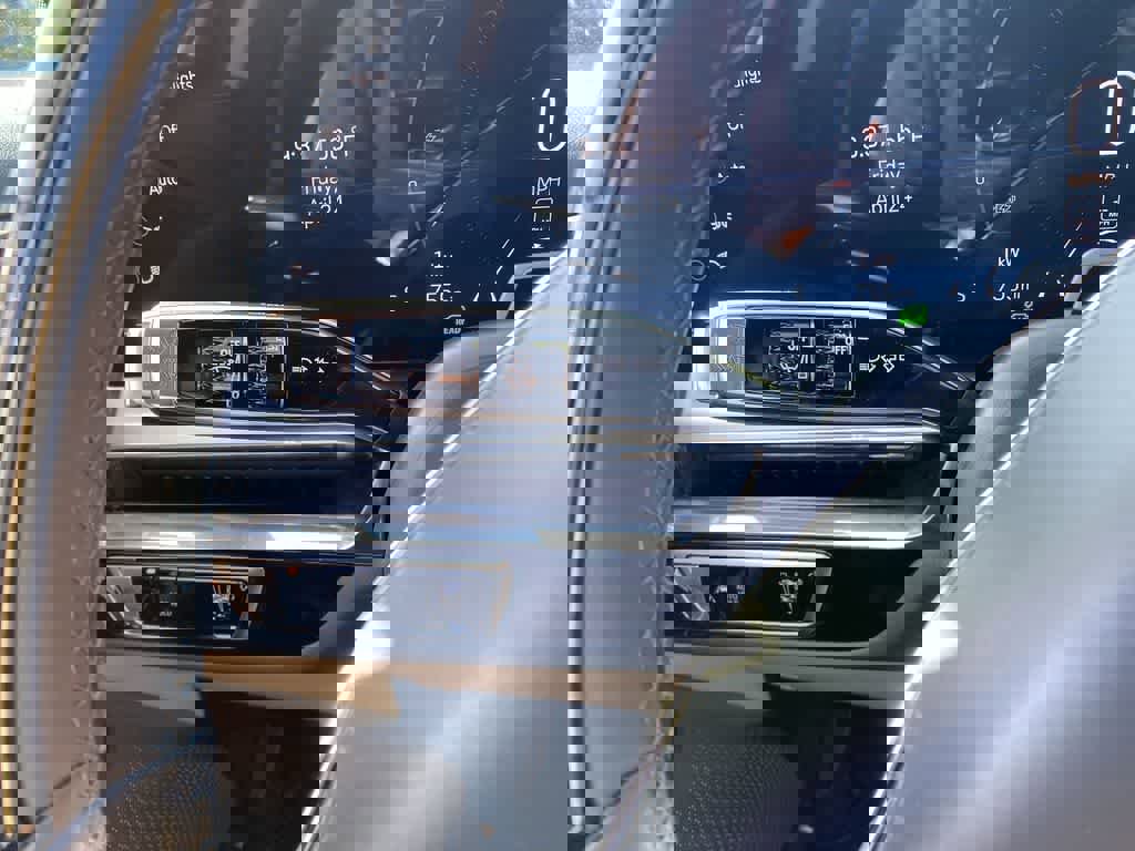 Certified 2025 Cadillac Lyriq Luxury w/ Nappa Leather Package AWD/4WD image 23