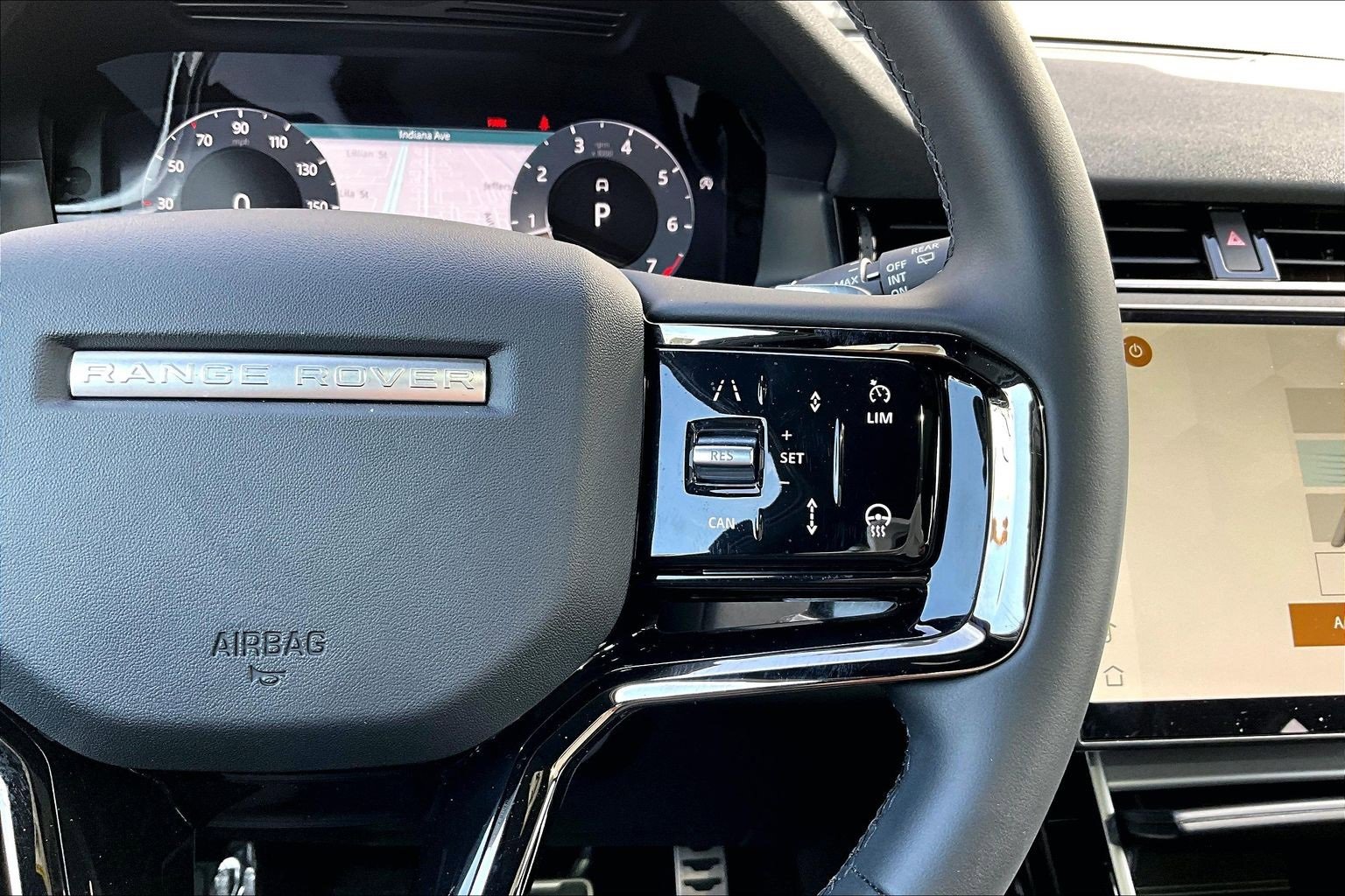 Used 2025 Land Rover Range Rover Evoque Dynamic SE image 19