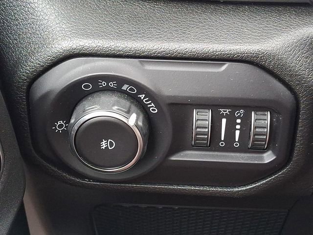 Used 2018 Jeep Wrangler Unlimited Sahara image 24