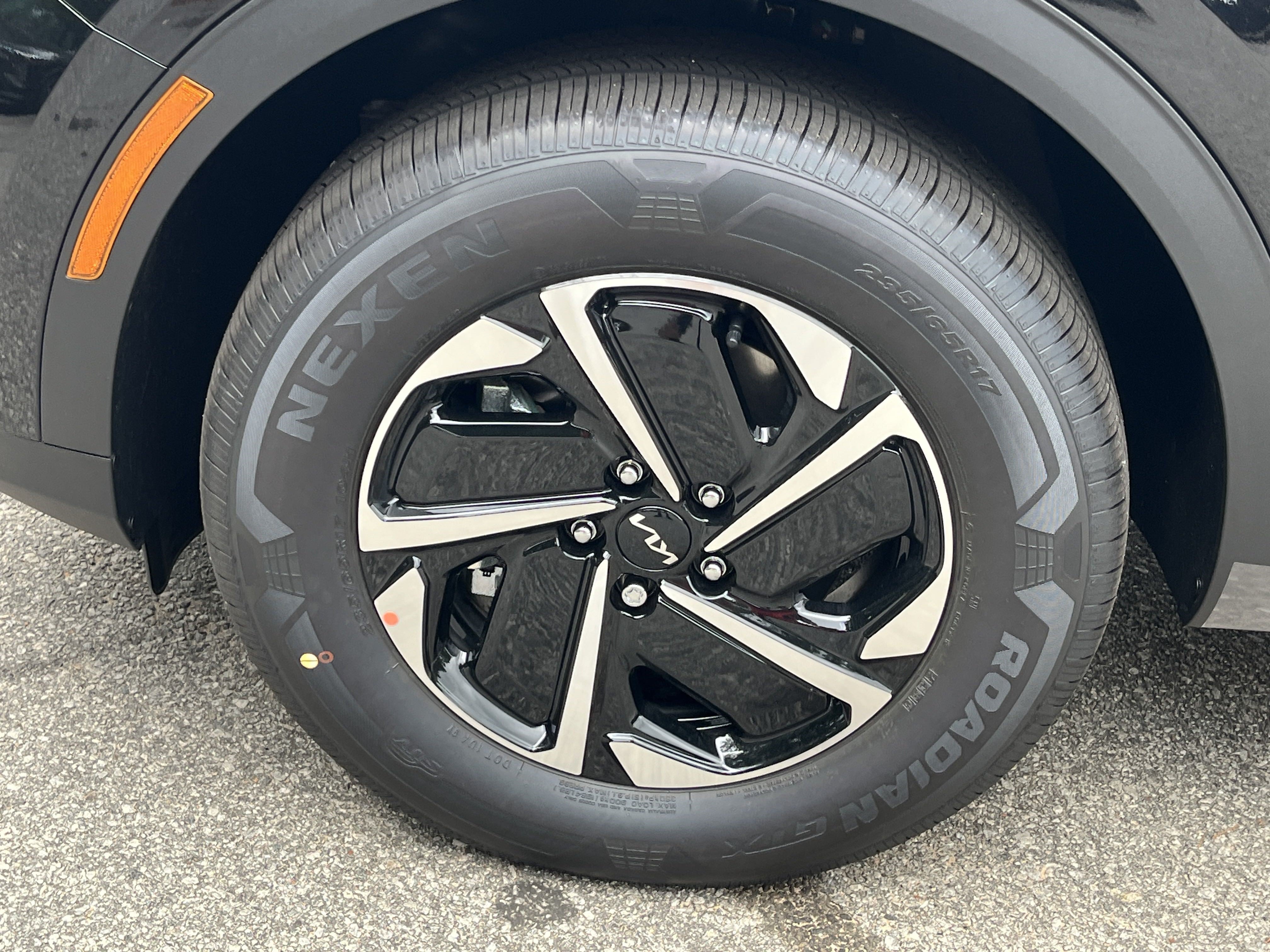 New 2025 Kia Sportage LX AWD/4WD image 24