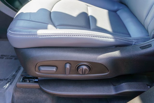 Used 2023 Buick Enclave Essence image 21