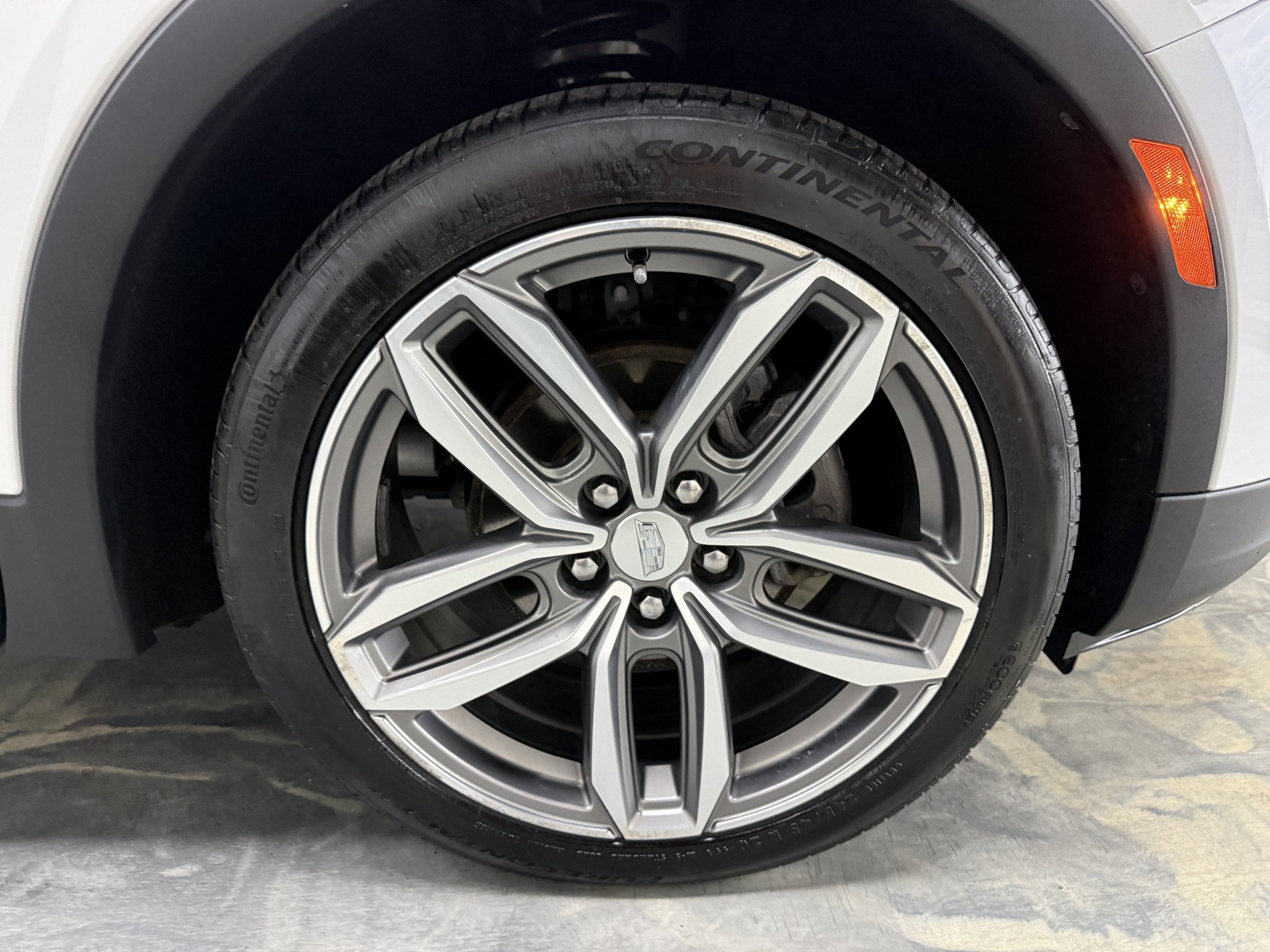 Used 2020 Cadillac XT4 Sport w/ Sun And Sound Package AWD/4WD image 30