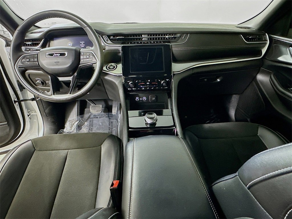 Used 2023 Jeep Grand Cherokee Altitude image 16