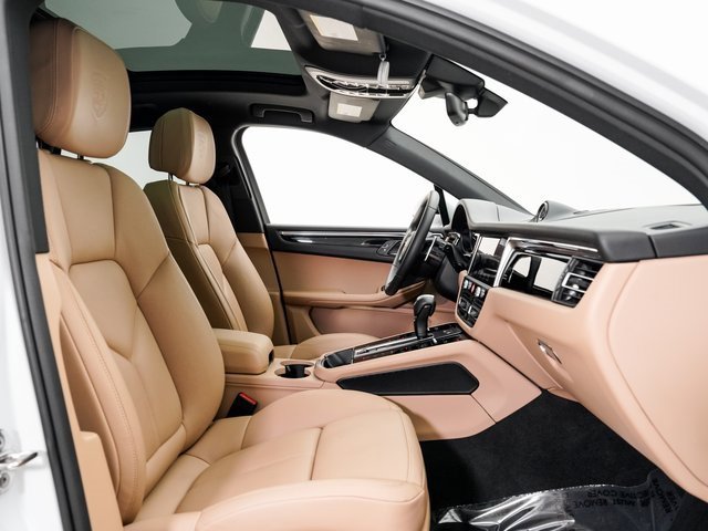 Used 2025 Porsche Macan image 25