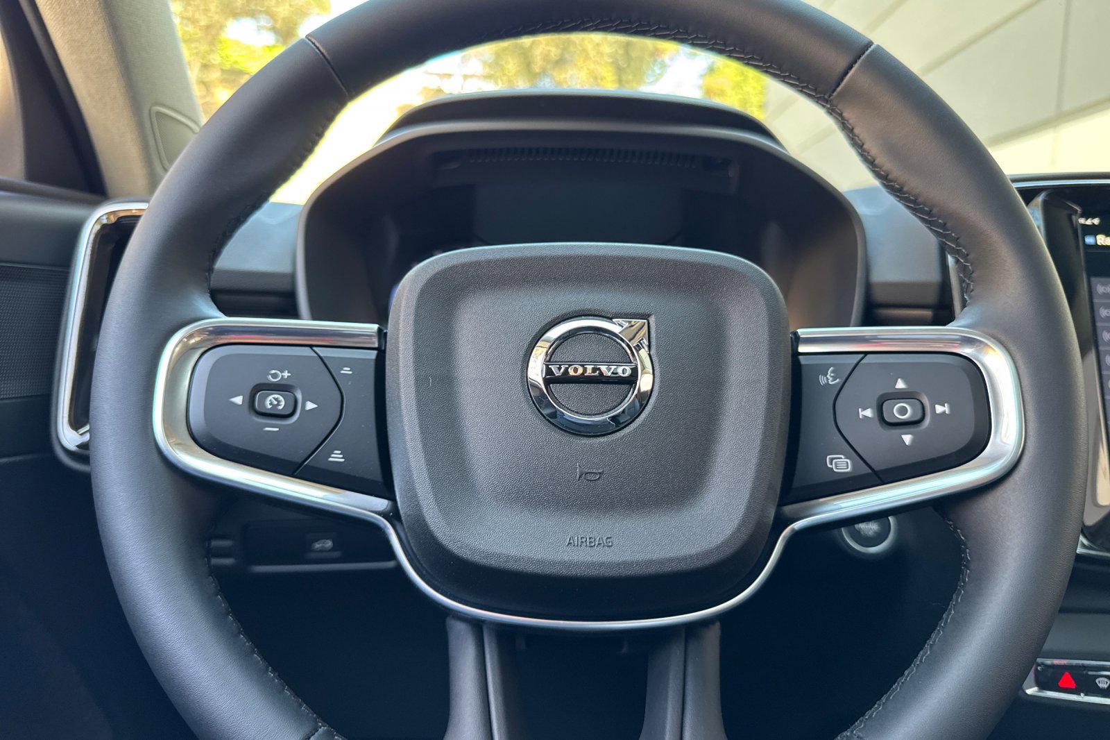 New 2025 Volvo XC40 B5 Core w/ Protection Package Premier image 22