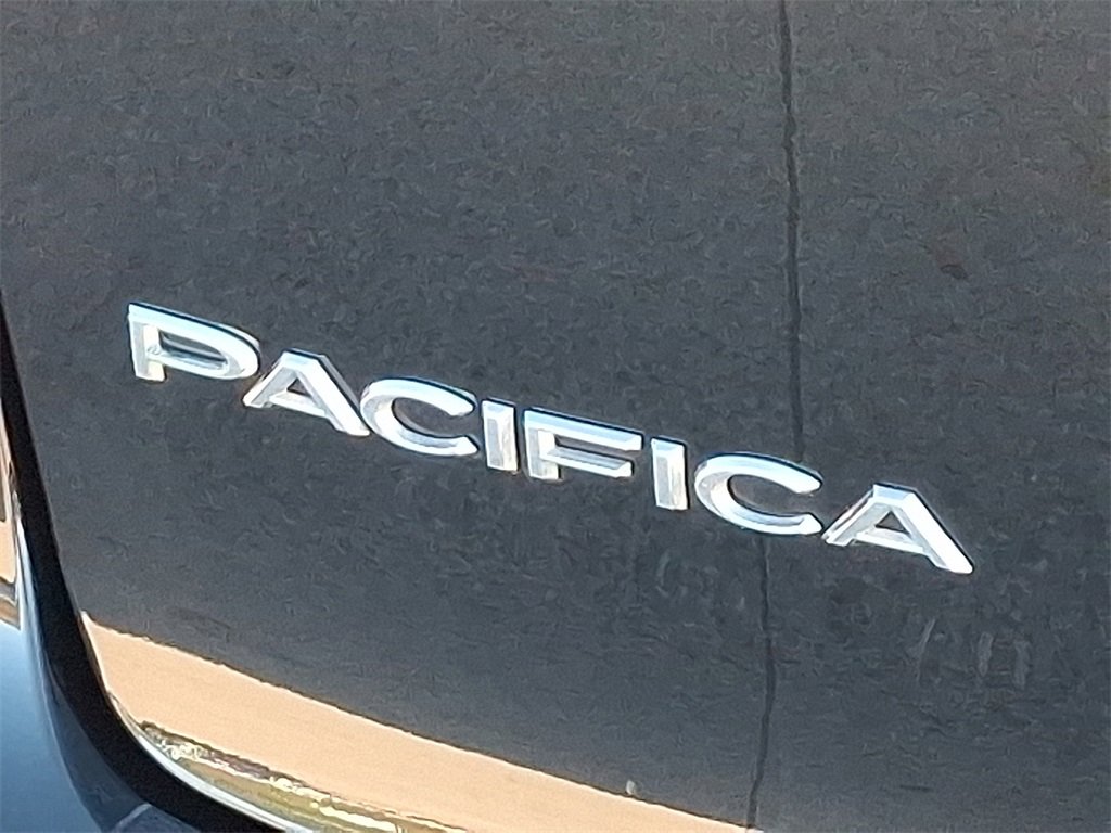 Used 2023 Chrysler Pacifica Limited image 29