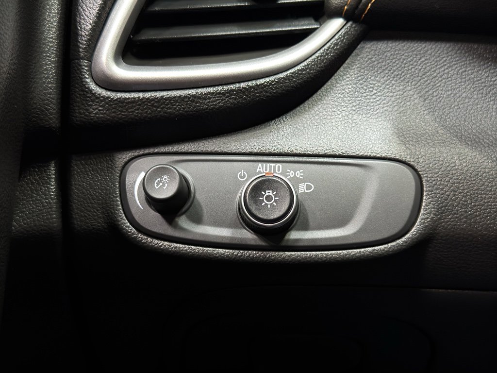 Used 2021 Chevrolet Trax LT w/ Driver Confidence Package image 32