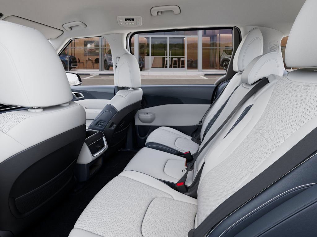 New 2025 Kia Carnival EX FWD image 18