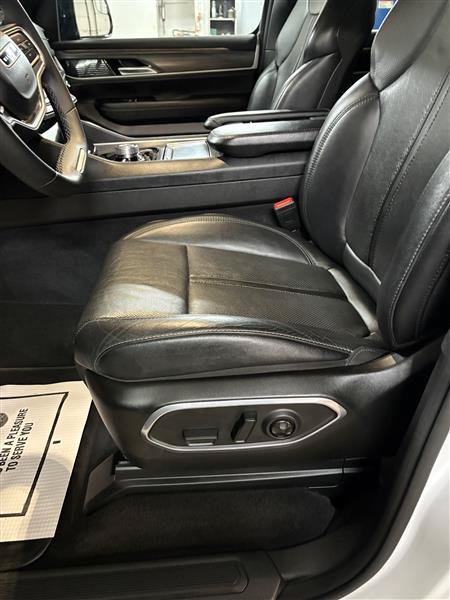 Used 2024 Jeep Wagoneer Series II w/ Flexible Seating Group AWD/4WD image 5