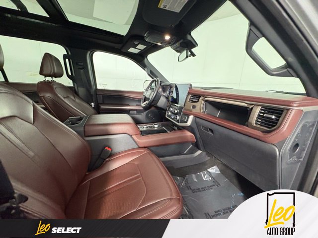 Used 2024 Ford Expedition Limited AWD/4WD image 6
