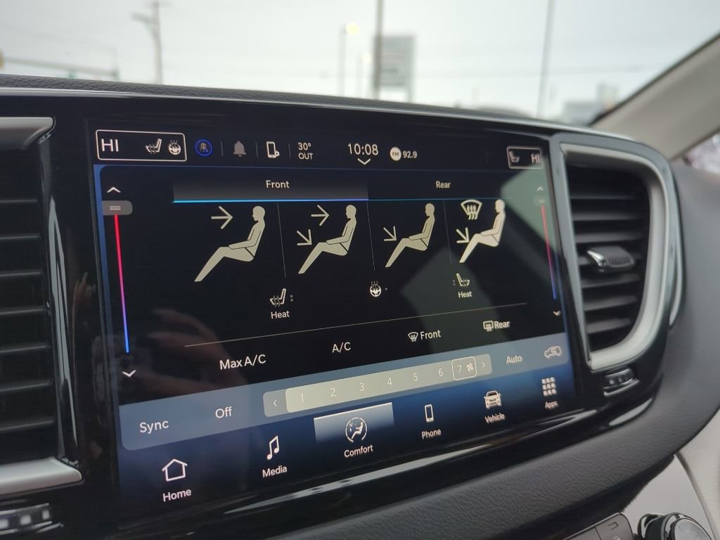 Used 2024 Chrysler Pacifica Touring-L image 17