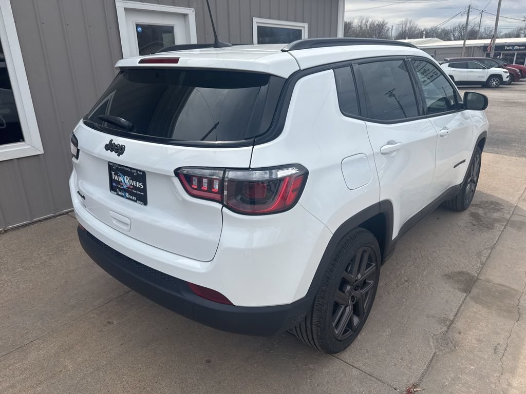 New 2026 Jeep Compass Latitude w/ Sun and Sound Group AWD/4WD image 3