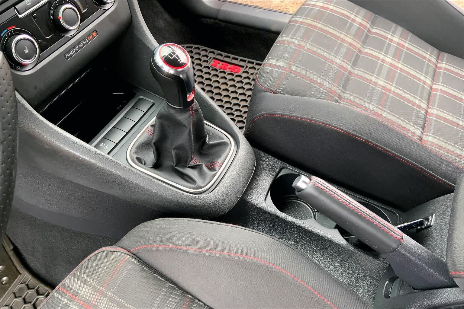 Used 2011 Volkswagen GTI 2-Door FWD image 15
