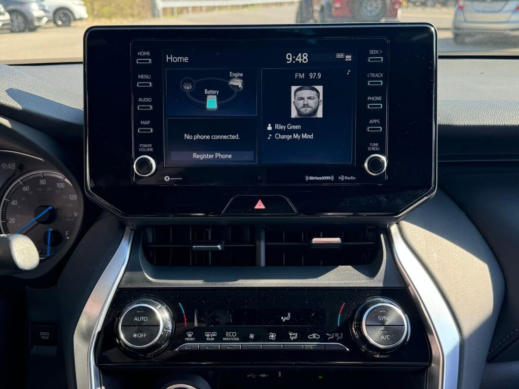 Used 2022 Toyota Venza XLE image 29