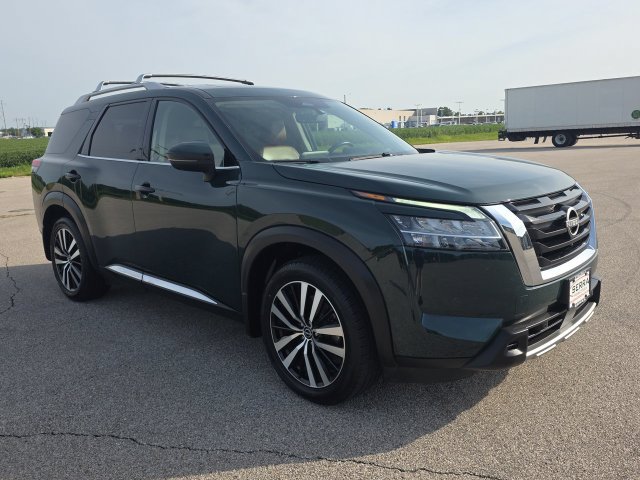 Used 2023 Nissan Pathfinder Platinum AWD/4WD image 15