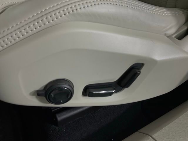 Used 2025 Volvo XC60 B5 Ultra w/ Protection Package Premier image 29