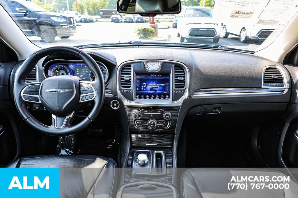 Used 2017 Chrysler 300 Limited RWD image 28