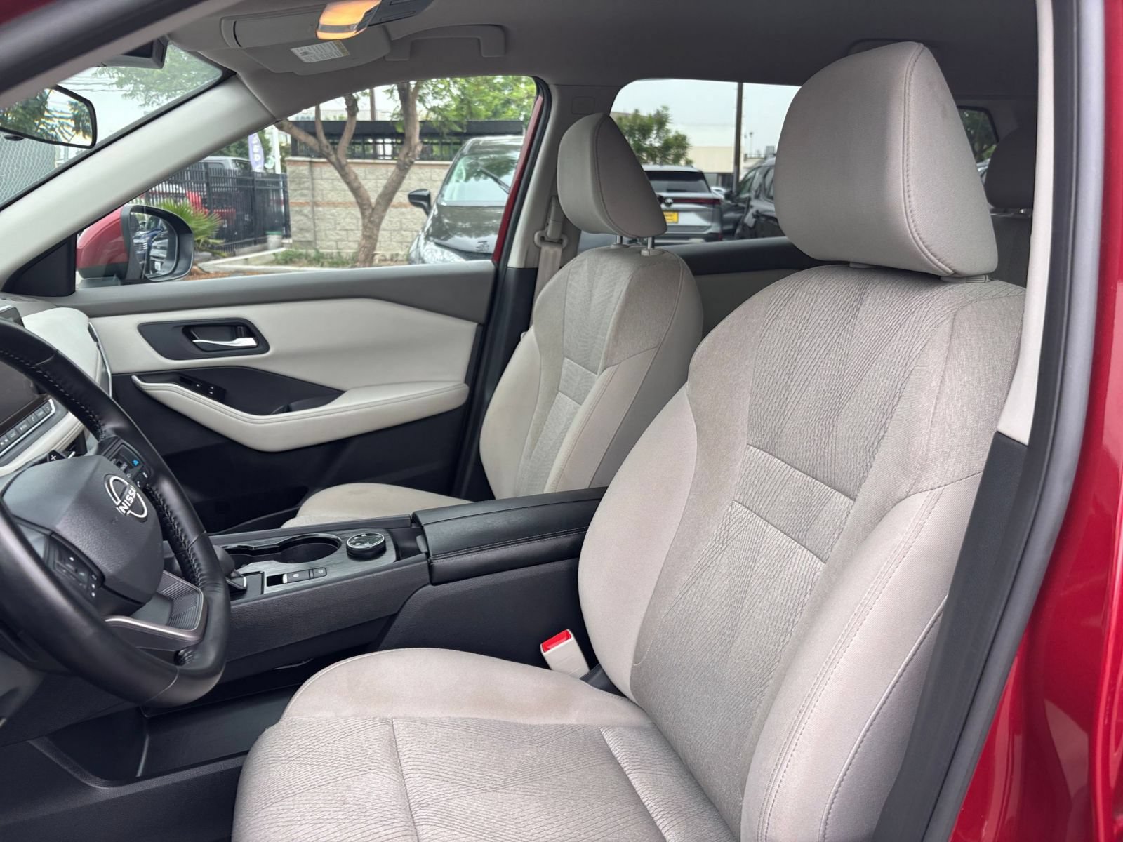 Used 2025 Nissan Rogue SV AWD/4WD image 28