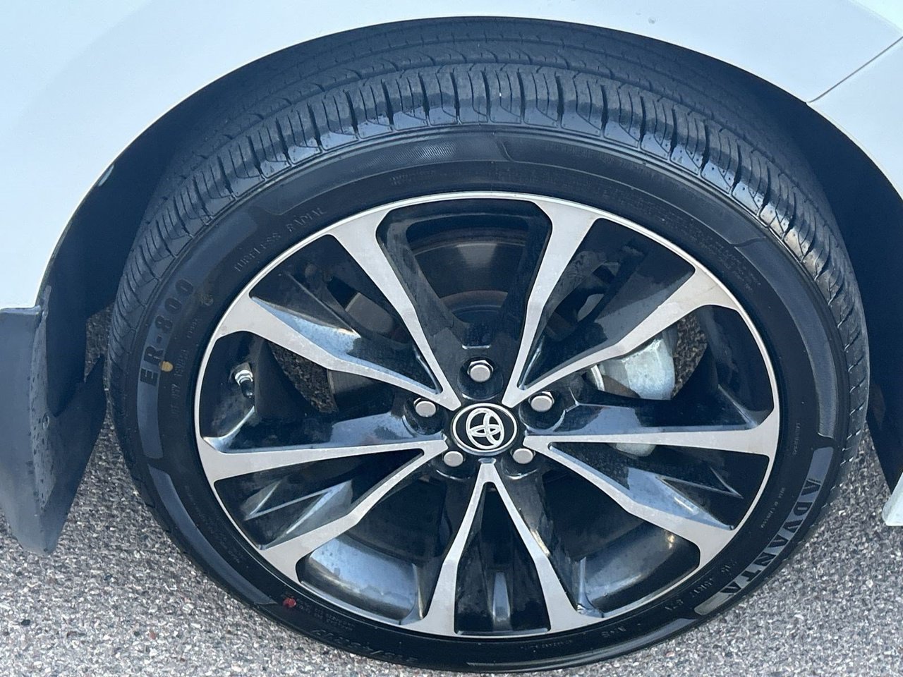 Used 2018 Toyota Corolla SE w/ Carpet Mat Package (TMS) FWD image 7